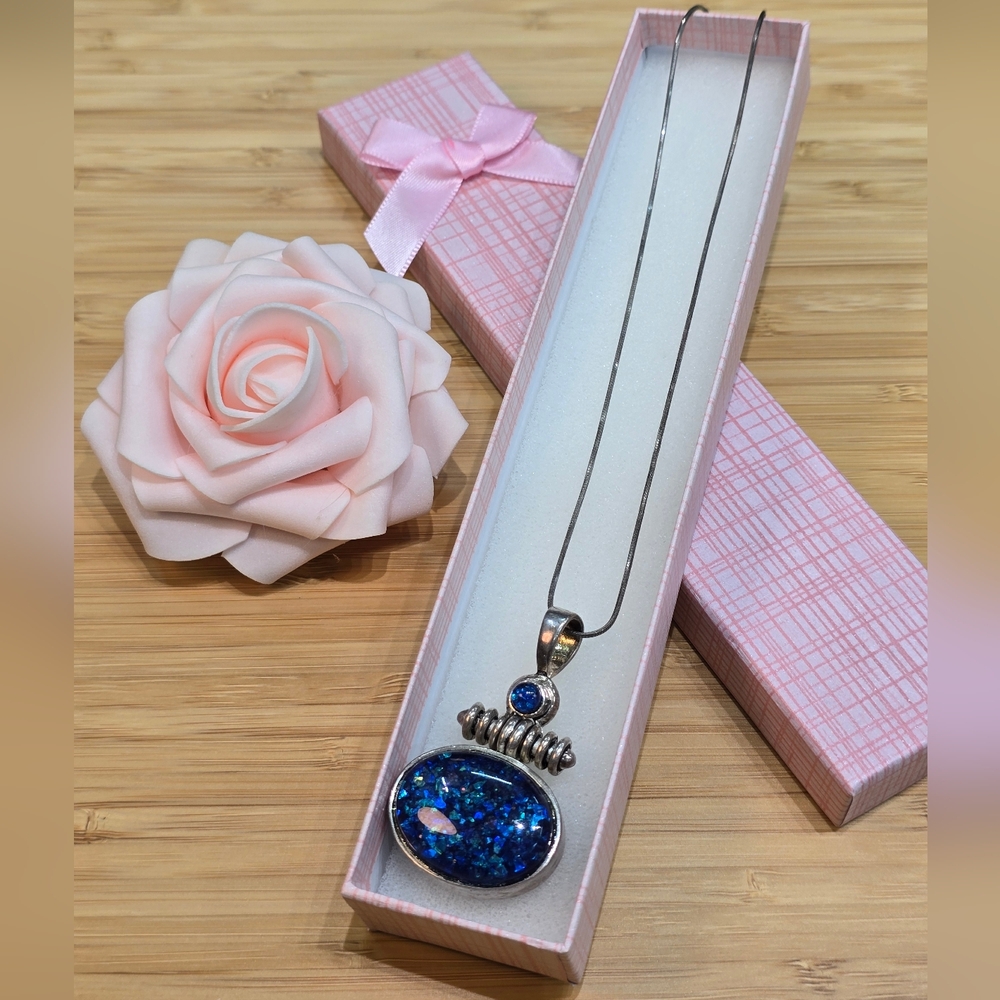 Elegant Sterling Sikver Blue Pendant Necklace - Picture 5 of 8